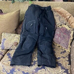 Joe Rocket Black Riding pants
Level of protection with knee inserts
Motorcycle